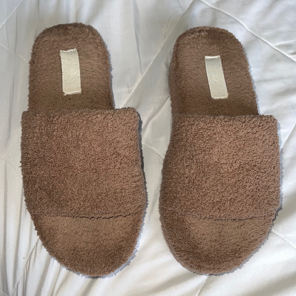 Fluffy H&M slides